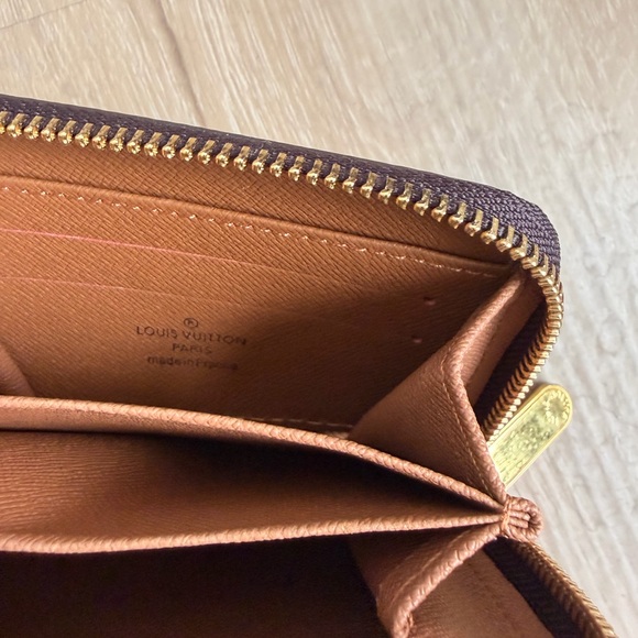 Louis Vuitton Brown Monogram Key Holder - Picture 8 of 10